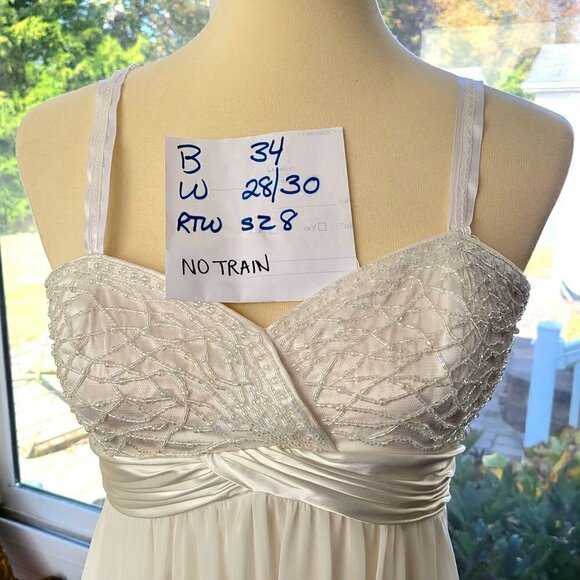 Beautiful Hailey Wedding Dress by Adrianna Papell - Picture 11 of 13